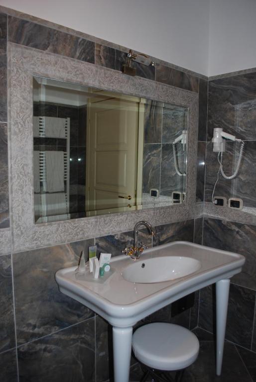 Regina Di Saba - Hotel Villa Per Ricevimenti Grottaminarda Szoba fotó